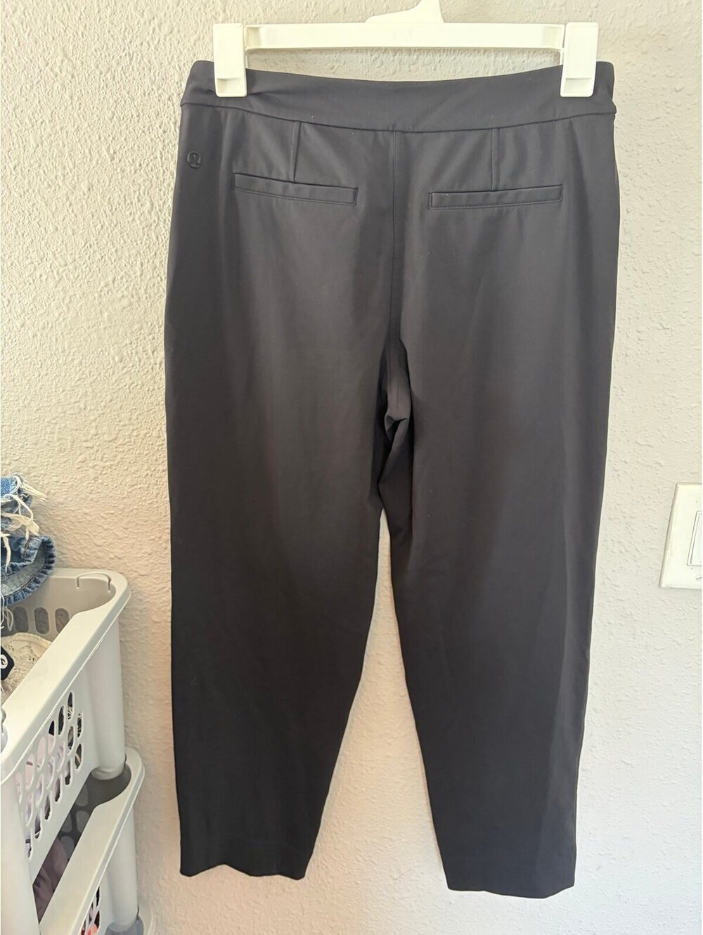 Lululemon Tapered-Leg Mid-Rise Pant 7/8 Length *Luxtreme Black size M. Square si